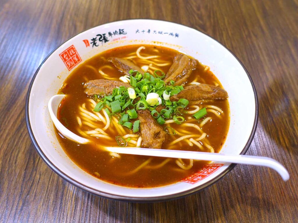 台北・永康街のおすすめ牛肉麵店「川味老張牛肉麵」の番茄牛肉麵