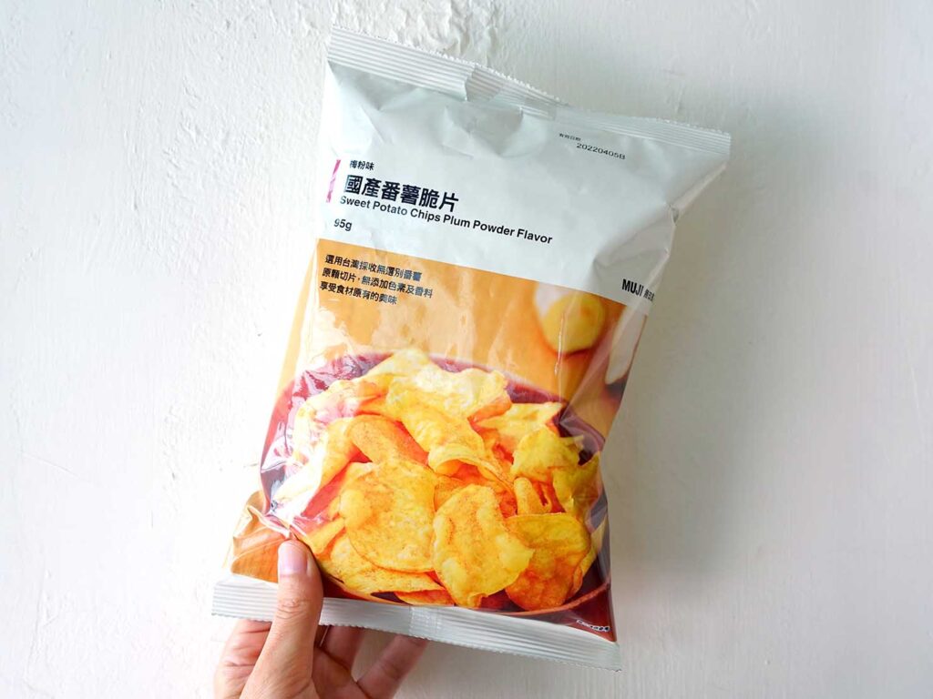 台湾のMUJI（無印良品）限定菓子「國產蕃薯脆片（梅粉味）」のパッケージ