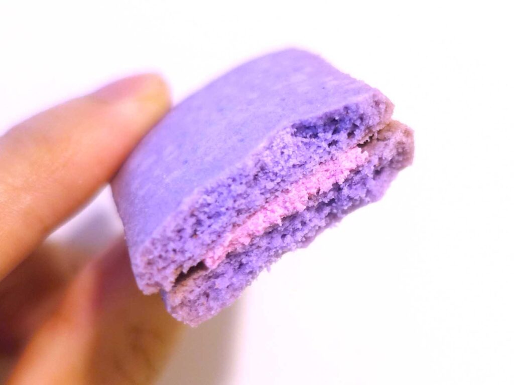 台湾の老舗菓子店・郭元益の菓子詰め合わせ「embrace 擁抱」の慕尼夾心ー藍莓クローズアップ