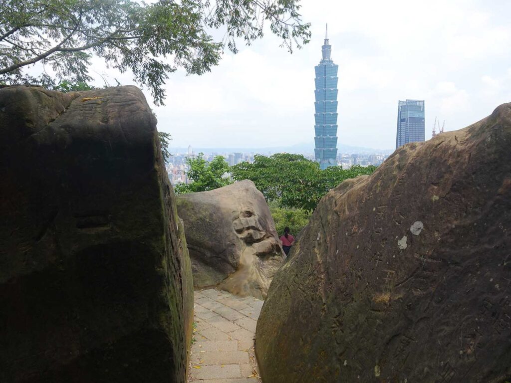 「象山親山步道」の見どころ・六巨石