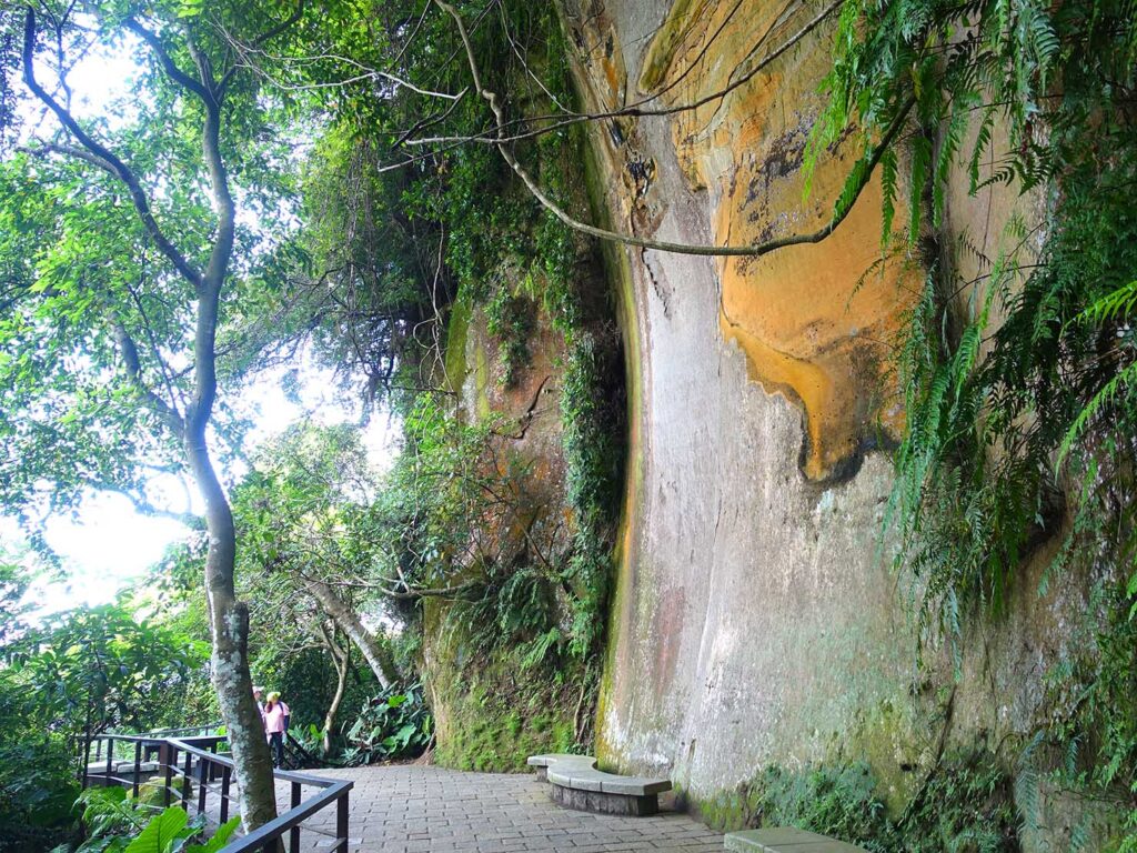 「象山親山步道」の見どころ・大岩壁