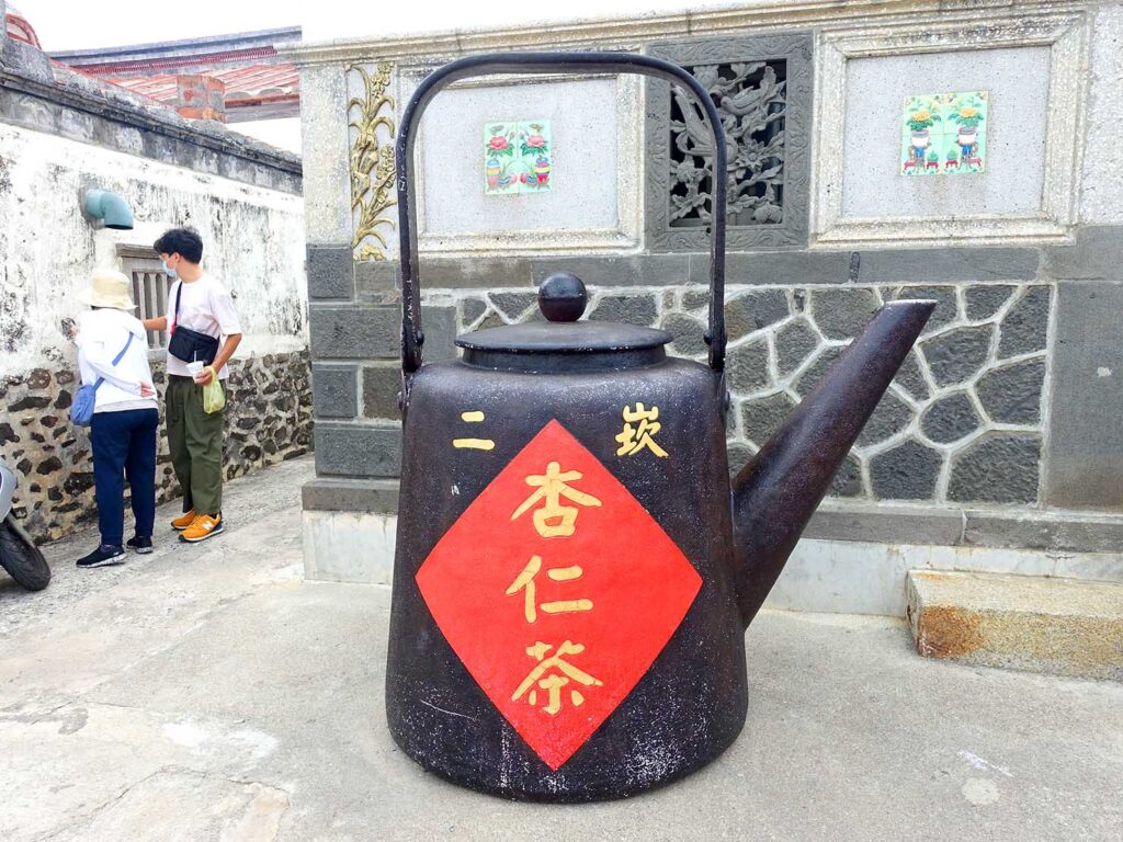 澎湖観光のおすすめスポット「二崁聚落」で見つけた杏仁茶のオブジェ