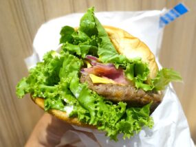 台湾モスバーガーのおすすめメニュー「輕檸雙牛堡」