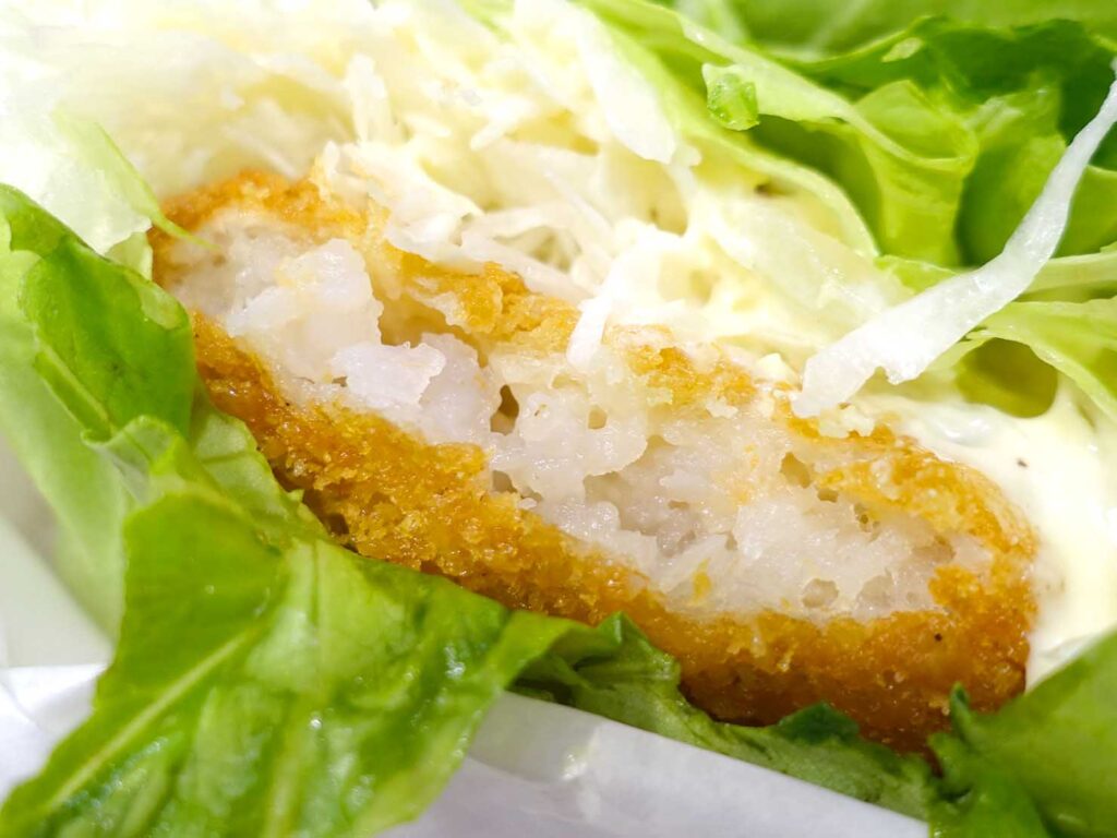 台湾モスバーガーのおすすめメニュー「摘鮮綠炸蝦堡」クローズアップ