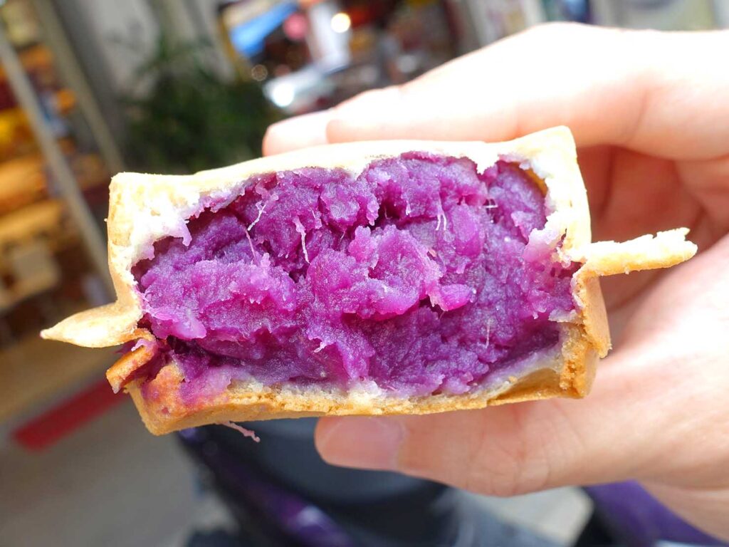台北・迪化街のおすすめスイーツ店「永樂車輪餅」の紫心地瓜
