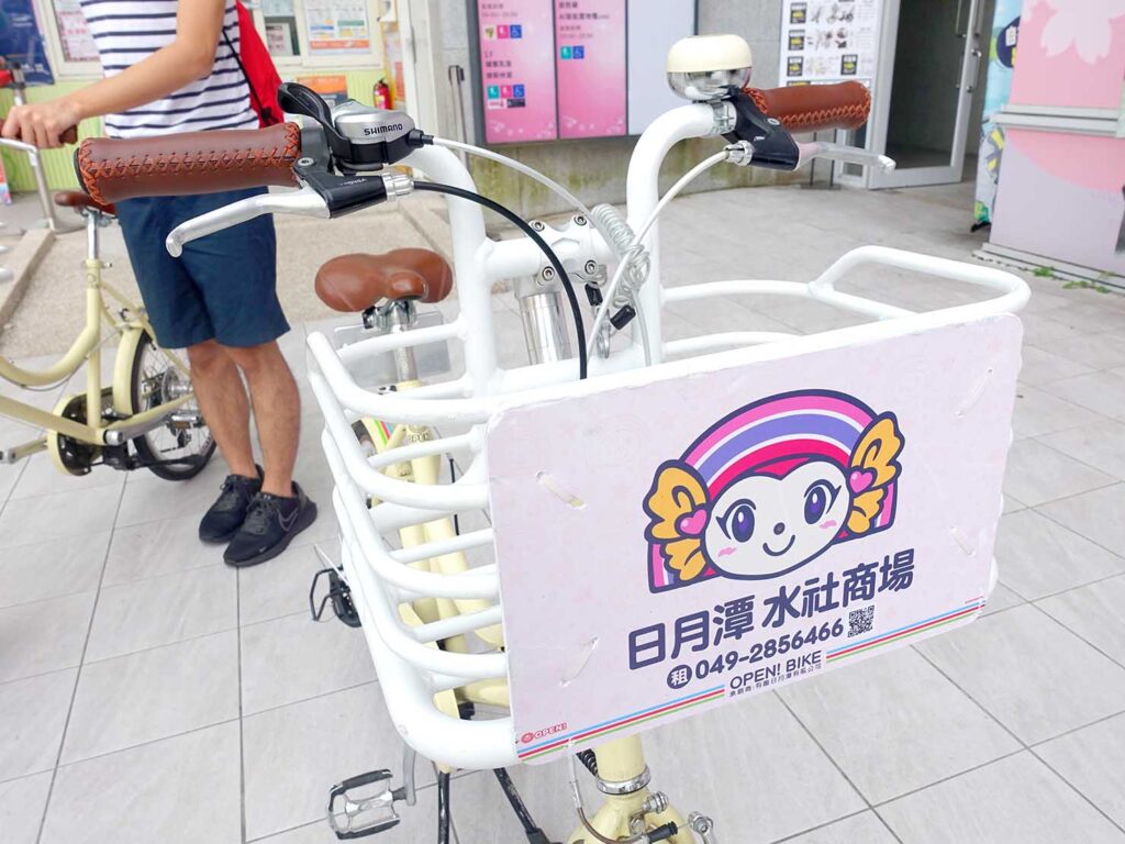 日月潭・水社綜合商場にあるレンタサイクルショップで借りた自転車のかご