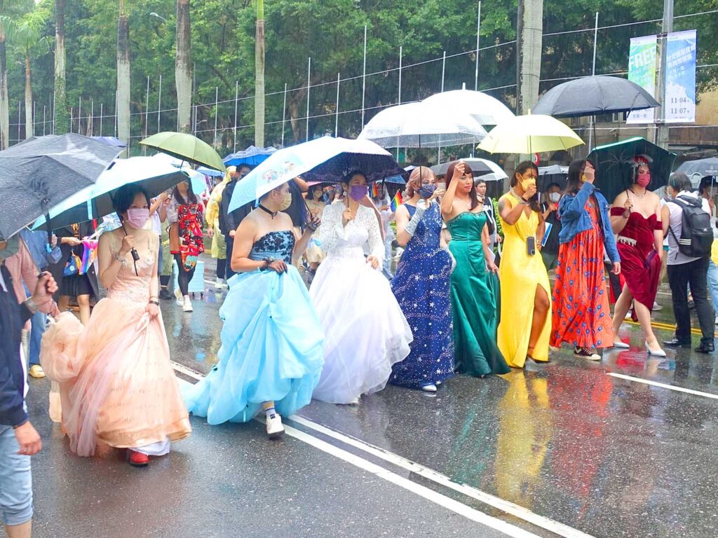 台灣同志遊行（台湾LGBTプライド）2022パレードに参加するドレスの方々