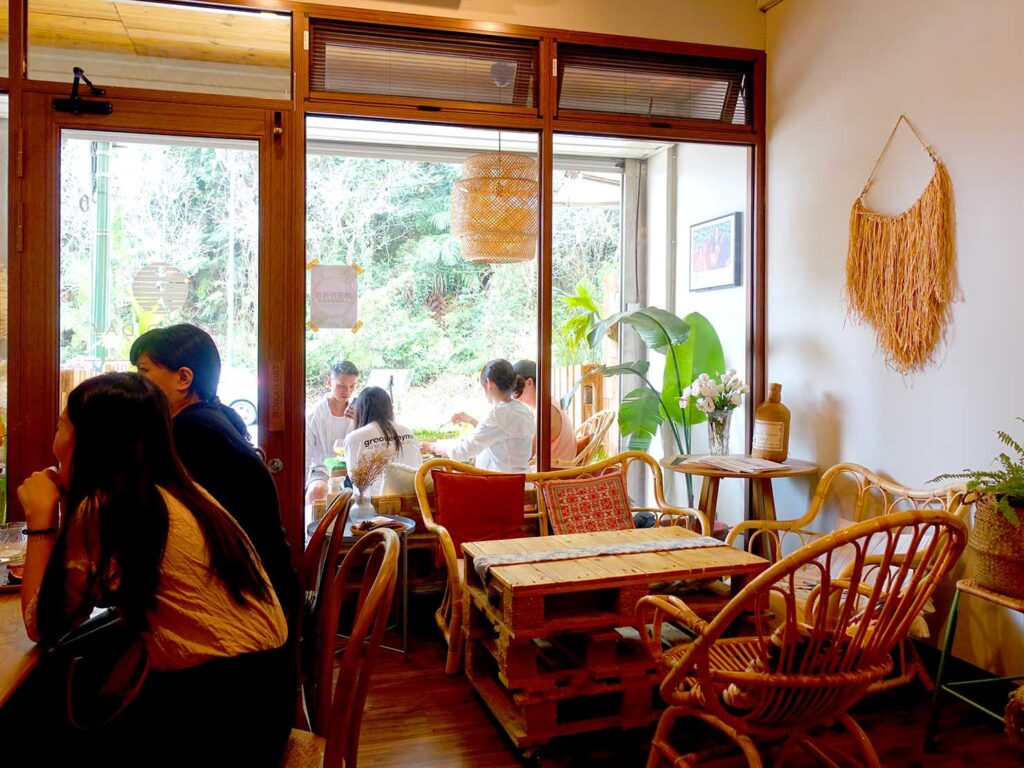 日月潭・水社のおすすめカフェ「日月潭遊牧 Nomad day café 」の店内