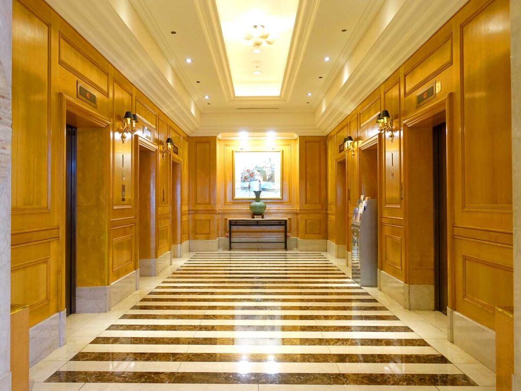 高雄旅行におすすめの五つ星ホテル「寒軒國際大飯店」ロビーのエレベーターホール
