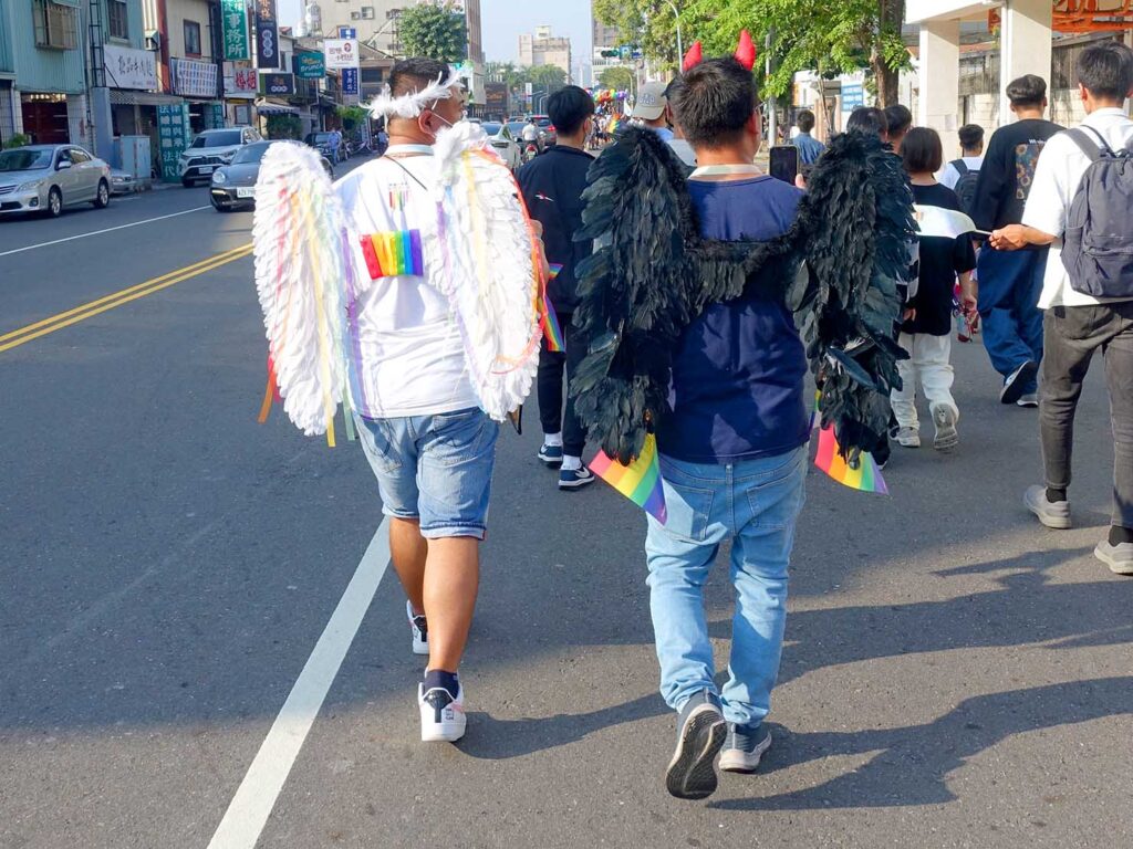 「高雄同志大遊行（高雄プライド）」2022のパレードで天使の羽を纏う参加者