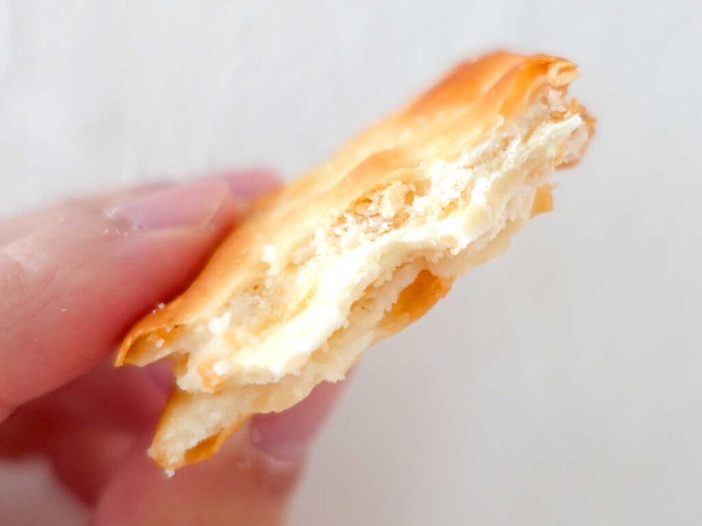 台南・林百貨オリジナル菓子「牛軋餅」の原味蔥花クローズアップ