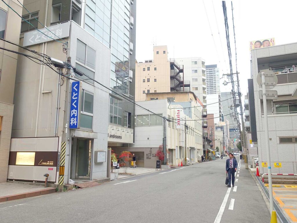 大阪・本町のおすすめホテル「ホテル・アンドルームス」前の道