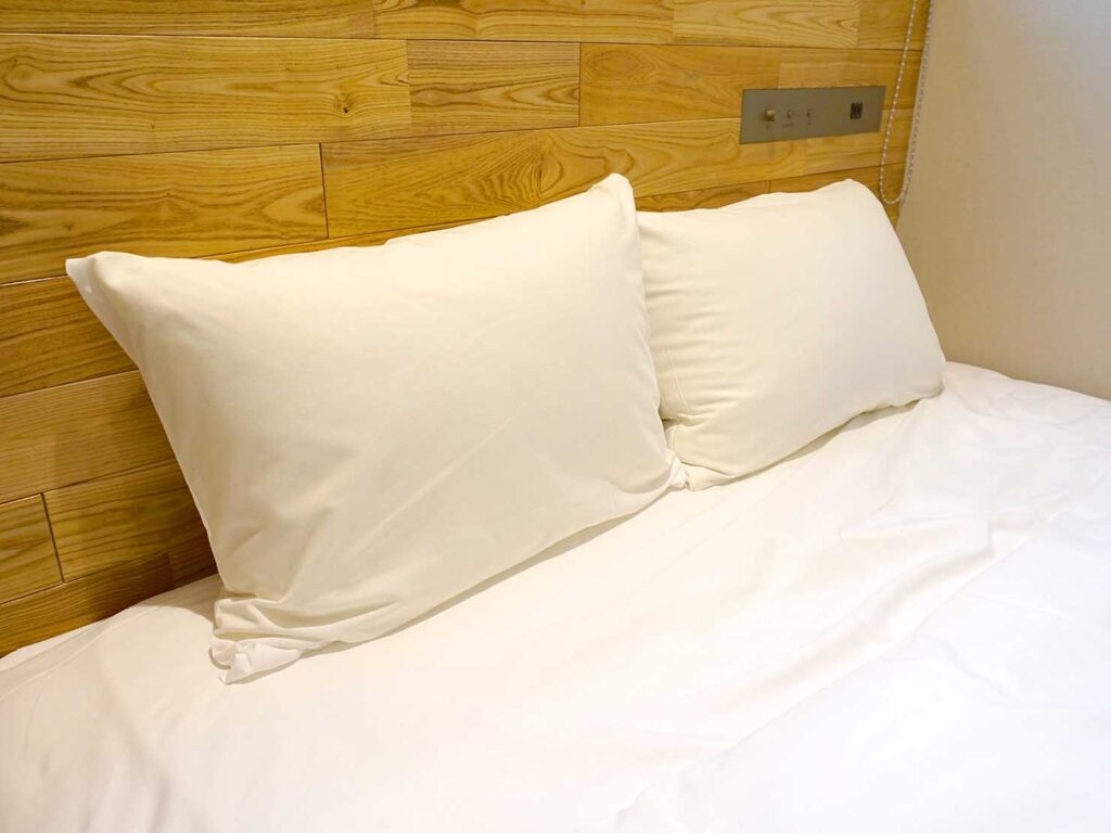 大阪・本町のおすすめホテル「ホテル・アンドルームス」スタンダードダブルの枕