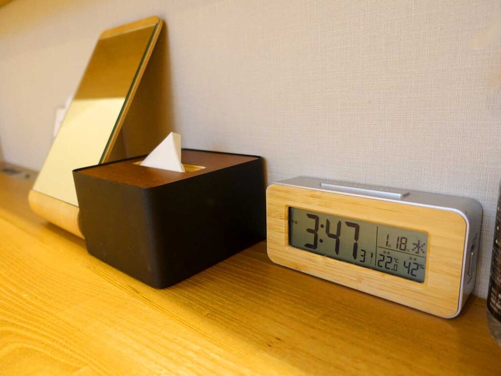 大阪・本町のおすすめホテル「ホテル・アンドルームス」スタンダードダブルの時計