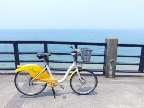 台北・淺水灣のサイクリングロード「雙灣自行車道」のスタート地点に止めた自転車