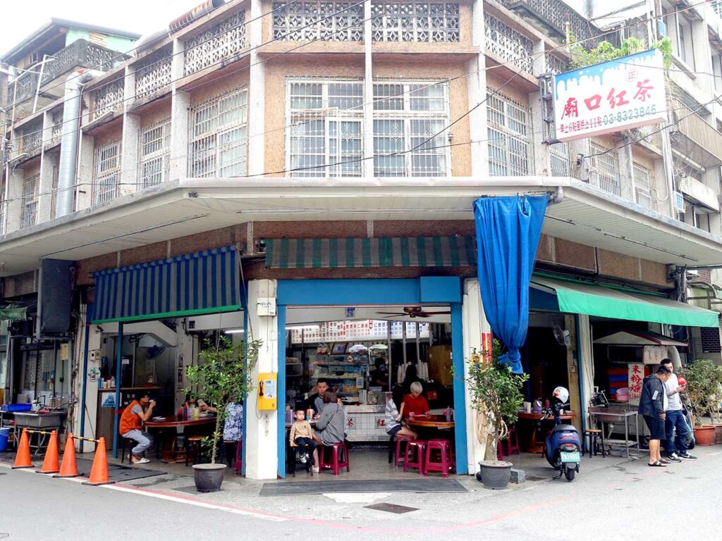 花蓮市街中心部のおすすめスイーツ店「廟口紅茶」の外観