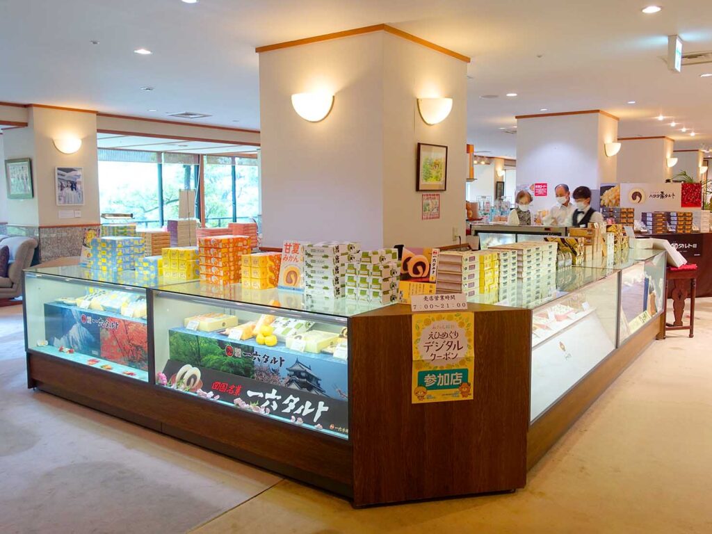 松山・道後温泉のおすすめ旅館「ふなや」のおみやげコーナー