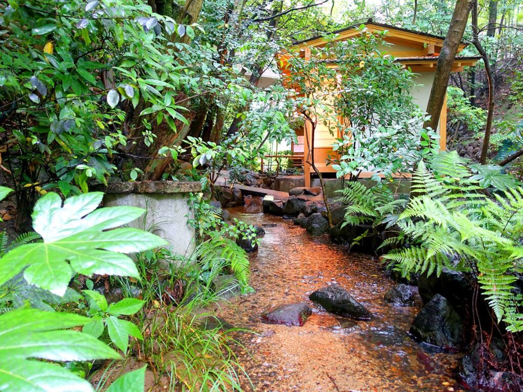 松山・道後温泉のおすすめ旅館「ふなや」の日本庭園にある茶室