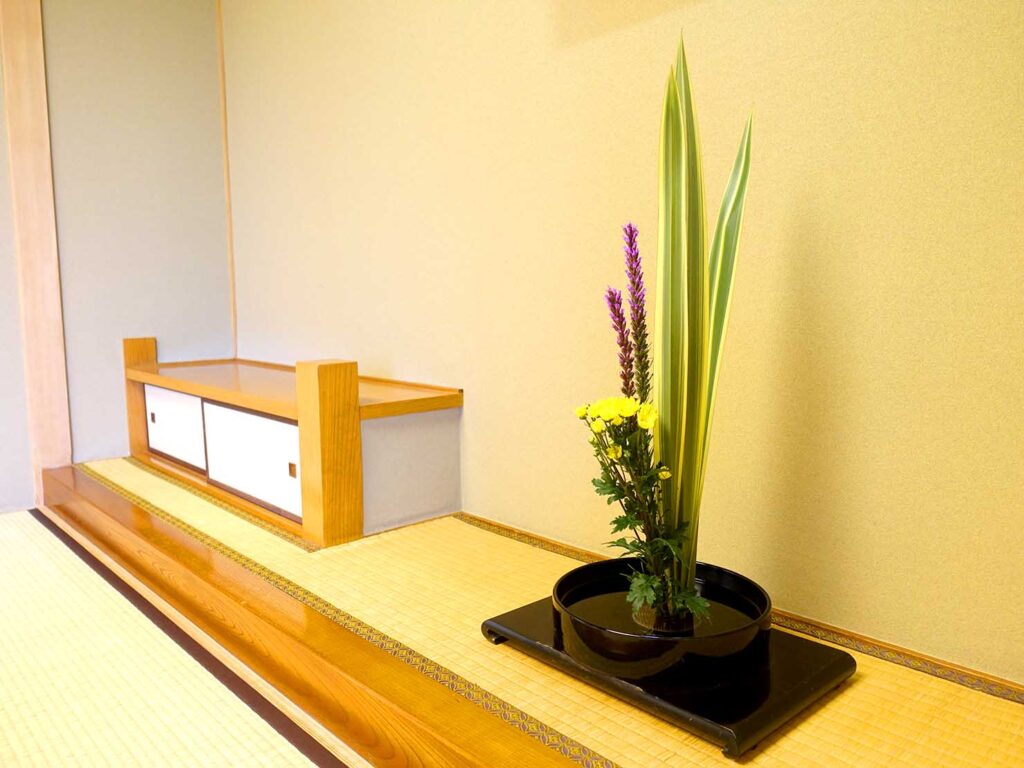 松山・道後温泉のおすすめ旅館「ふなや」和室の生花