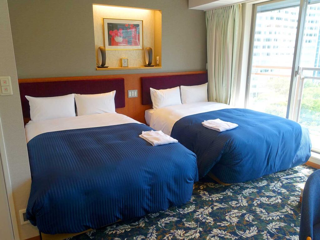 福岡・西中洲のおすすめホテル「グランドルチェ博多」デラックスツインのベッド