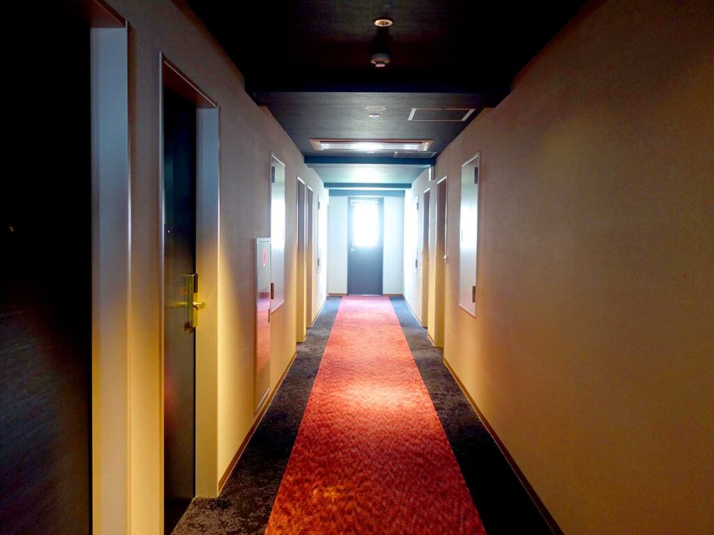 福岡・西中洲のおすすめホテル「グランドルチェ博多」の廊下
