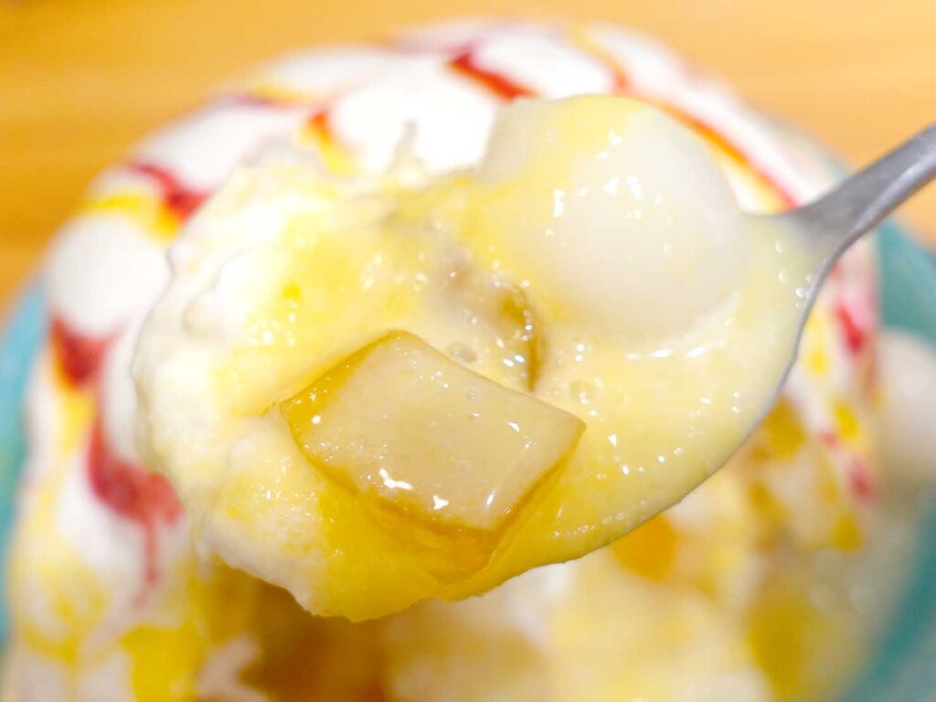 台北のマンゴーかき氷がおいしいおすすめ店「金雞母」琉花芒果のトッピング