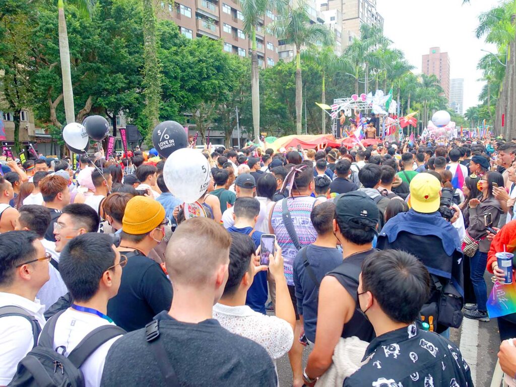 台灣同志遊行（台湾LGBTプライド）2023で仁愛路を歩くパレード隊列