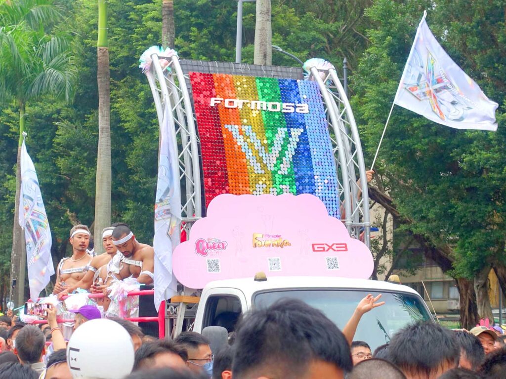 台灣同志遊行（台湾LGBTプライド）2023パレードに登場したクラブイベントのパレードカー