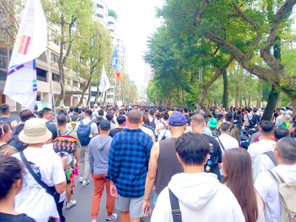 台灣同志遊行（台湾LGBTプライド）2023でまもなくゴールするパレード隊列