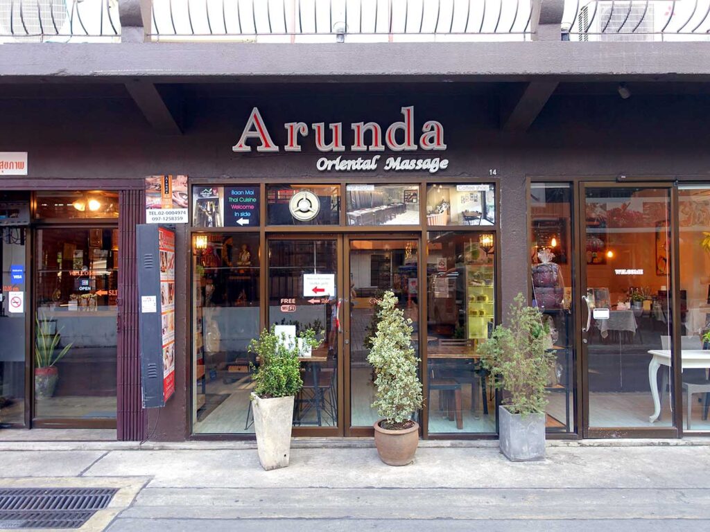 タイ・バンコクのマッサージ店「Arunda」の外観