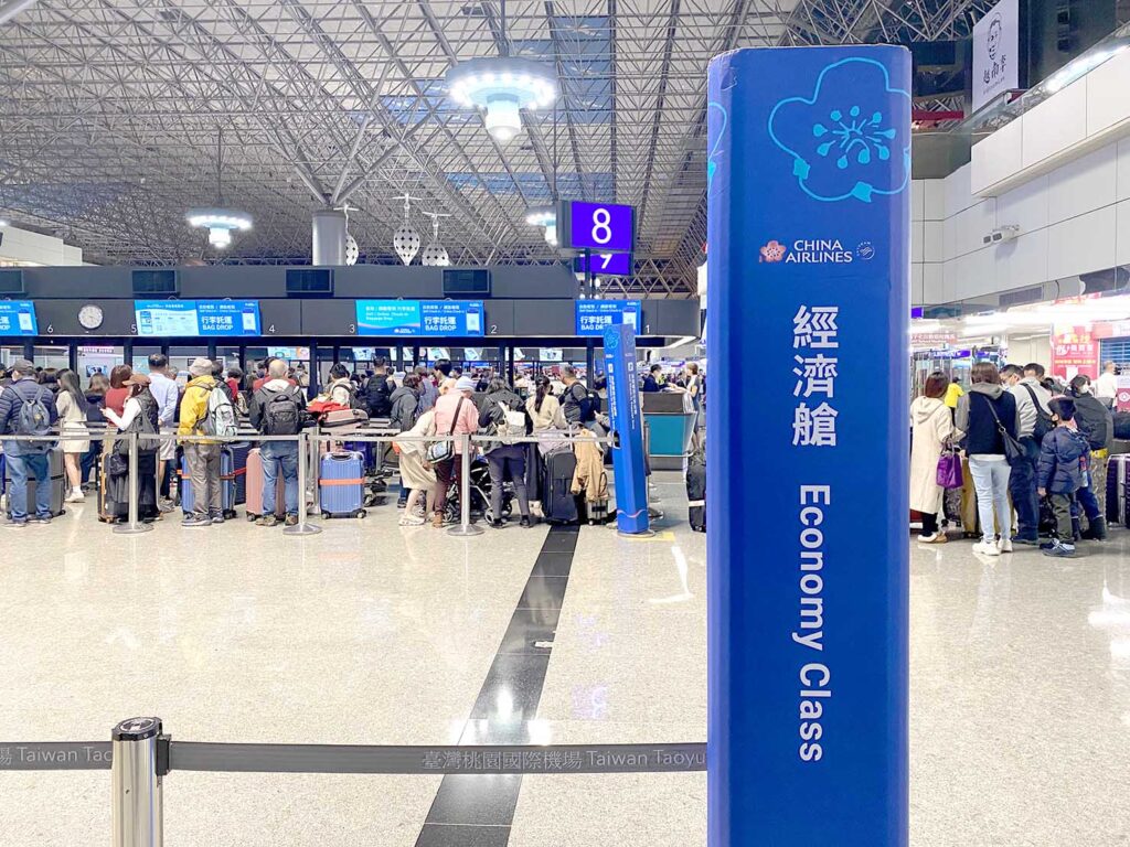 中華航空（チャイナエアライン）のチェックインカウンター前