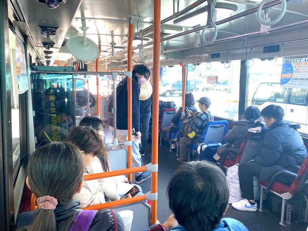 東京・成田空港からPeachの飛行機へバス移動
