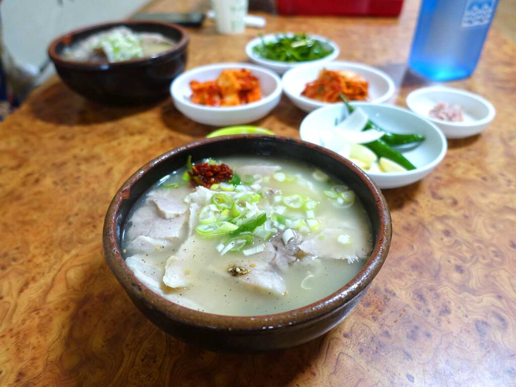 釜山で食べた豚肉スープごはん・テジクッパ