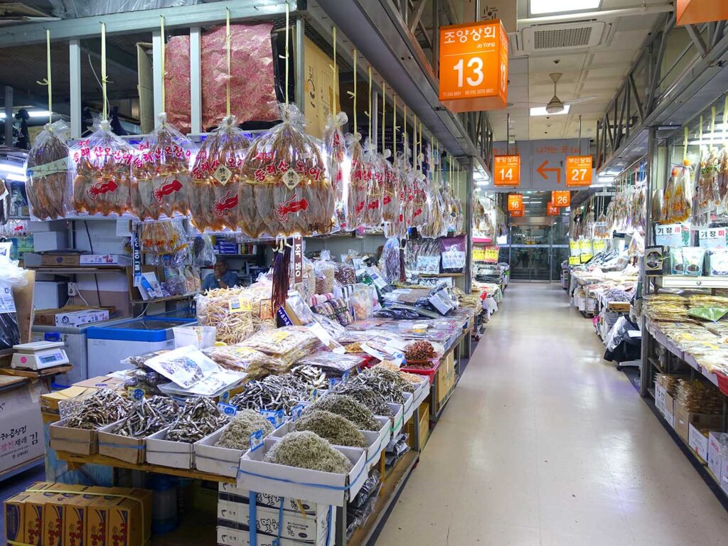 釜山・チャガルチ市場2Fの乾物店