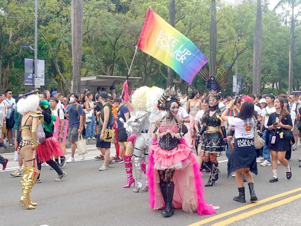 台灣同志遊行（台湾LGBT+プライド）2024のパレードに参加するコスメブランド