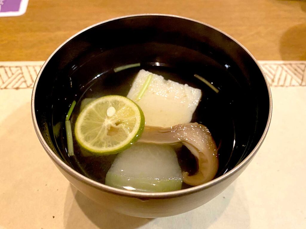 神戸・有馬温泉のおすすめ旅館「ホテル花小宿」の食事処・料膳旬重の吸物