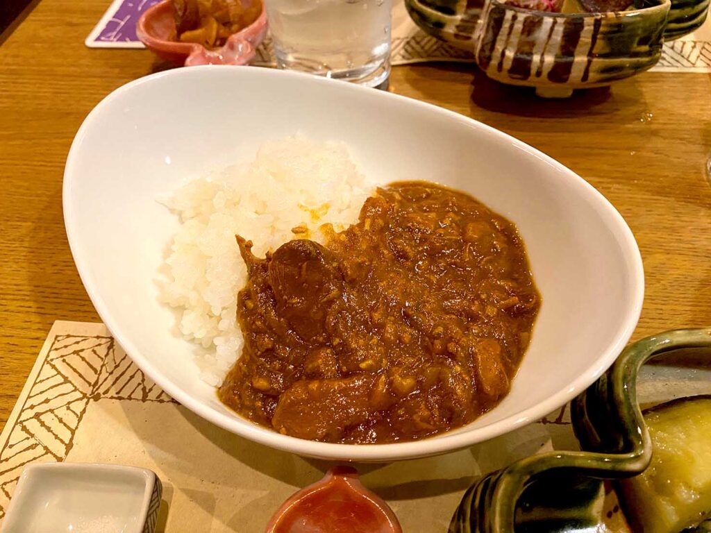 神戸・有馬温泉のおすすめ旅館「ホテル花小宿」の食事処・料膳旬重のカレー