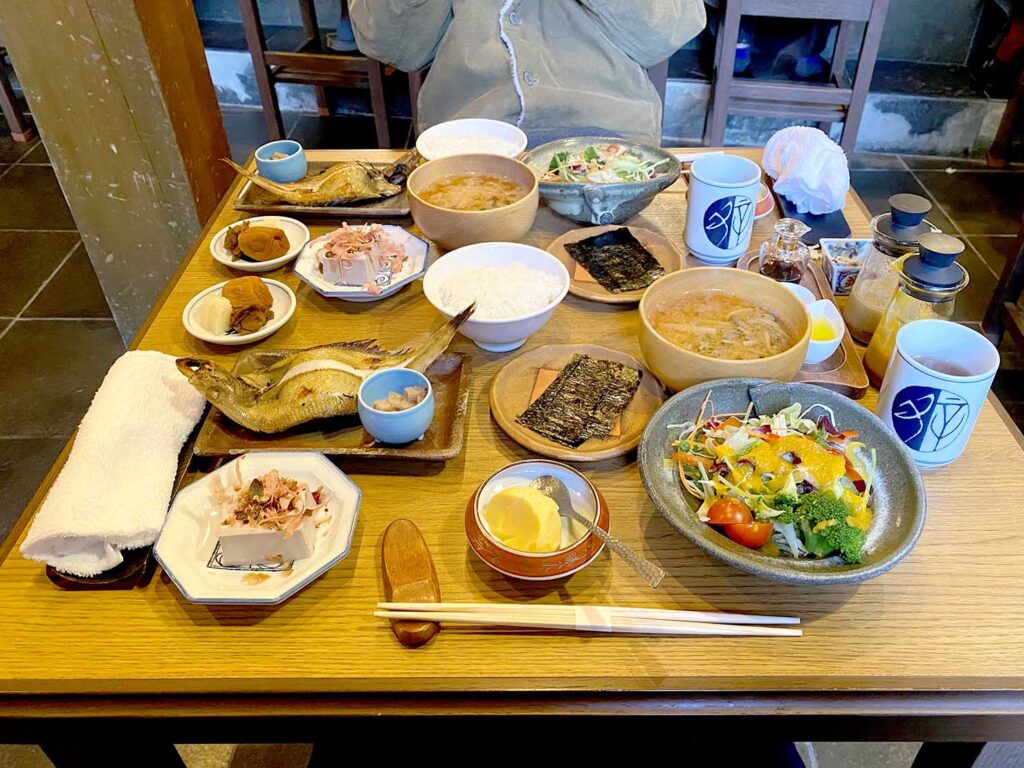 神戸・有馬温泉のおすすめ旅館「ホテル花小宿」の食事処・料膳旬重の朝食