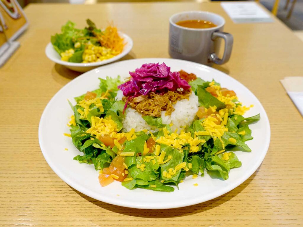 那覇・美栄橋駅間近のおすすめホテル「ホテルストレータ那覇」の朝食（タコライス）