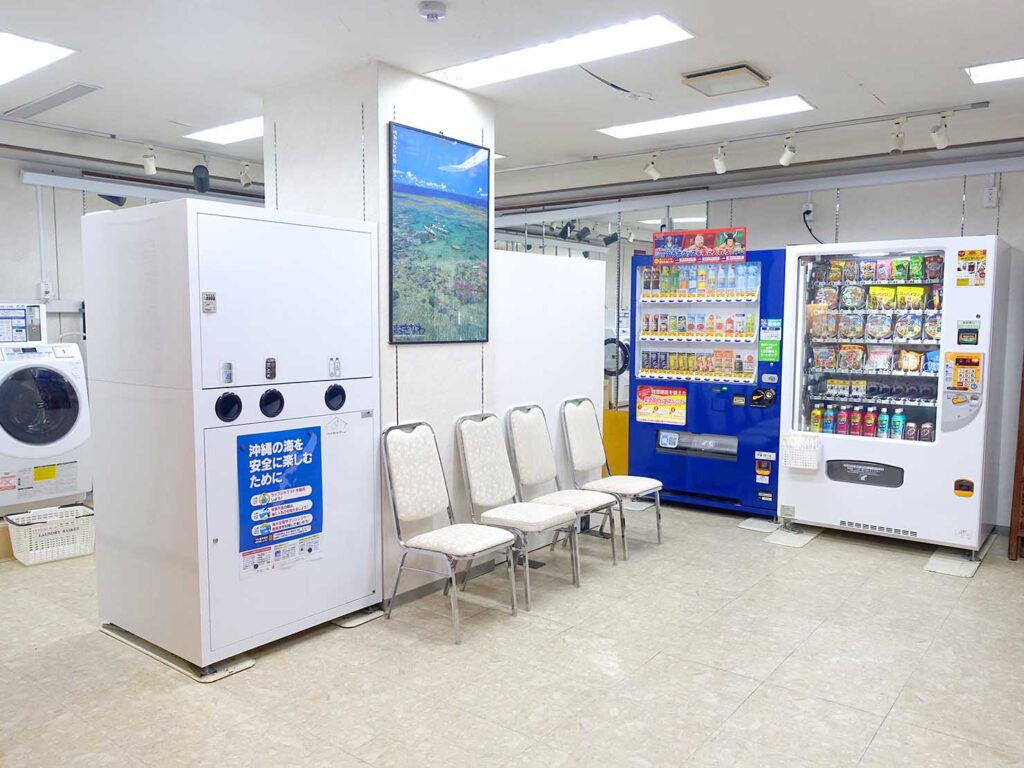 那覇・安里の登録有形文化財ホテル「沖縄ホテル」の自動販売機