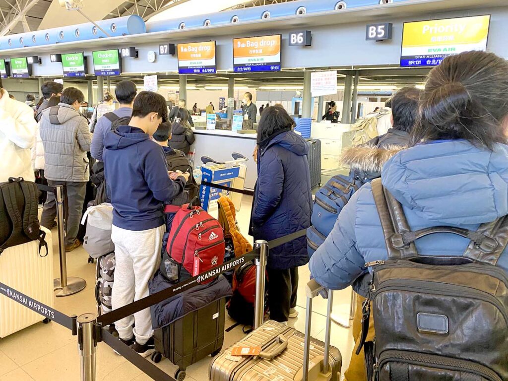 関西国際空港のエバー航空チェックインカウンター