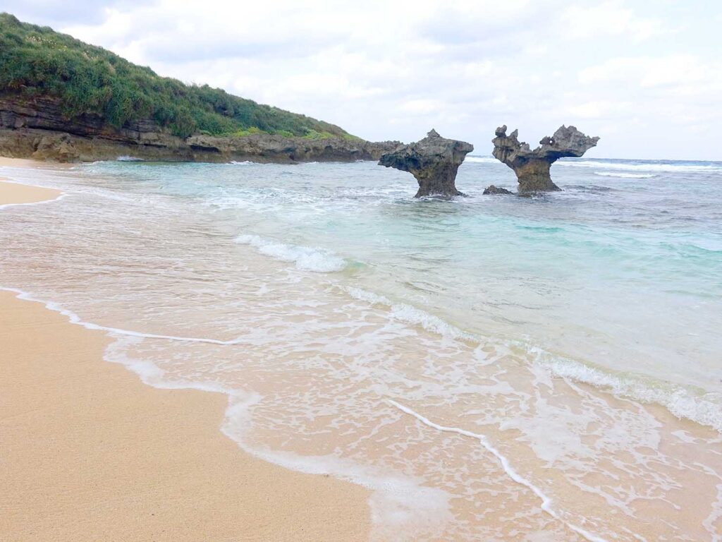 沖縄・古宇利島「ハートロック」