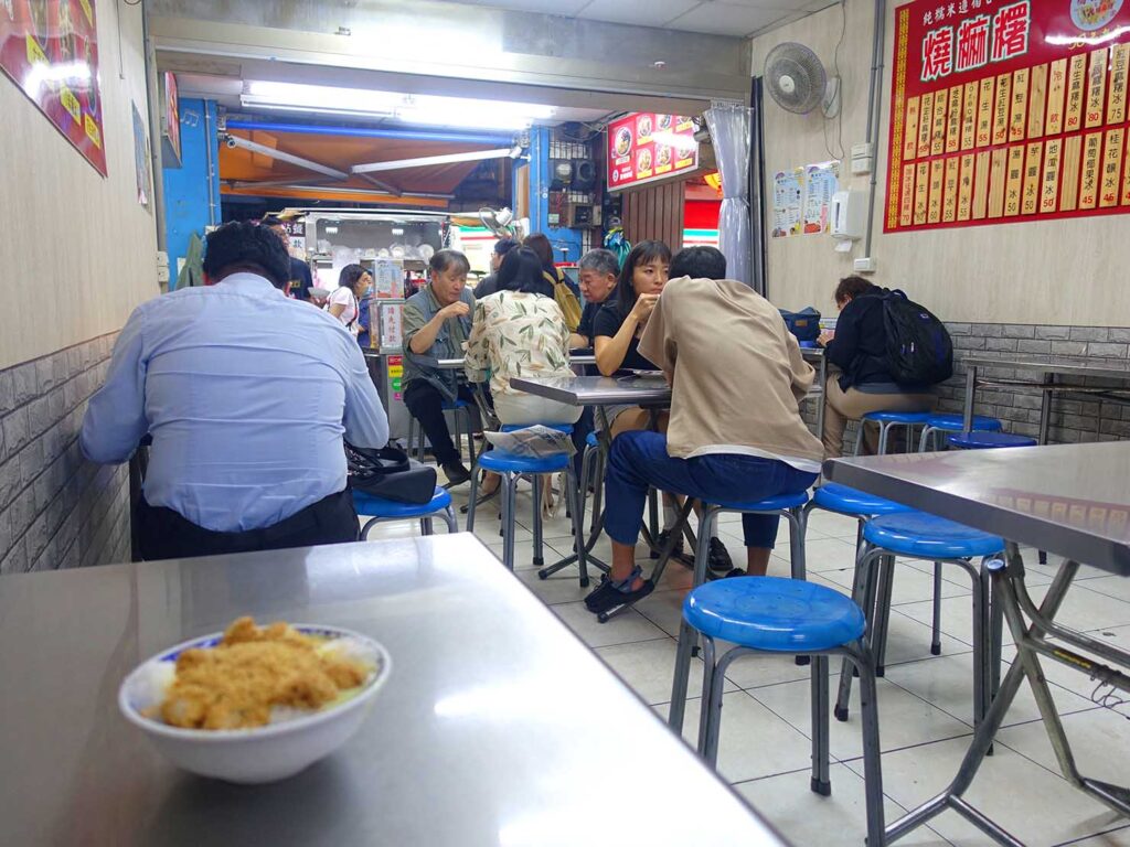 台北・延三夜市のおすすめグルメ店「魏祥記純糖麻糬」の店内