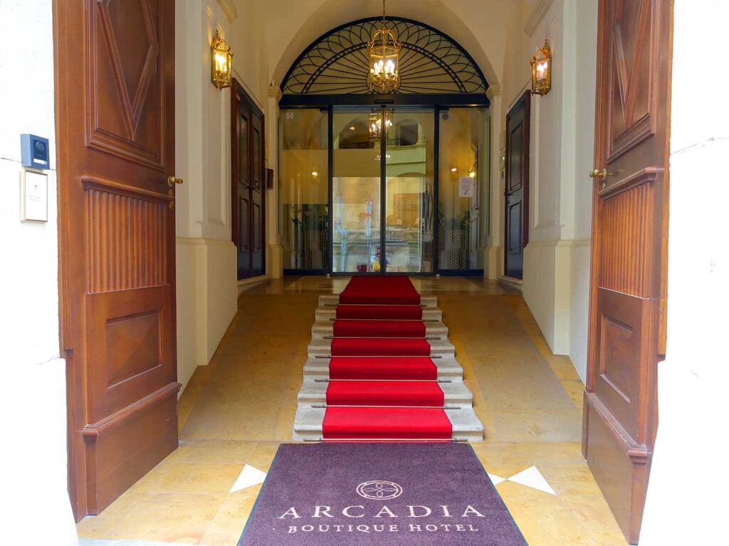 スロバキア・ブラチスラバのおすすめホテル「Arcadia Boutique Hotel」のエントランス