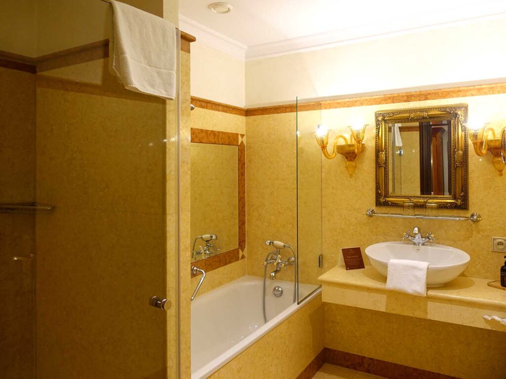 スロバキア・ブラチスラバのおすすめホテル「Arcadia Boutique Hotel」デラックスルームのバスルーム