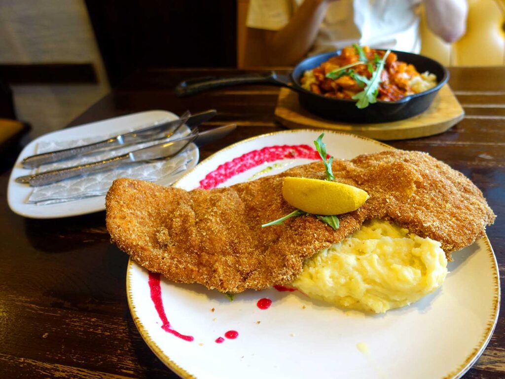 ハンガリー・ブダペストで食べたシュニッツェル