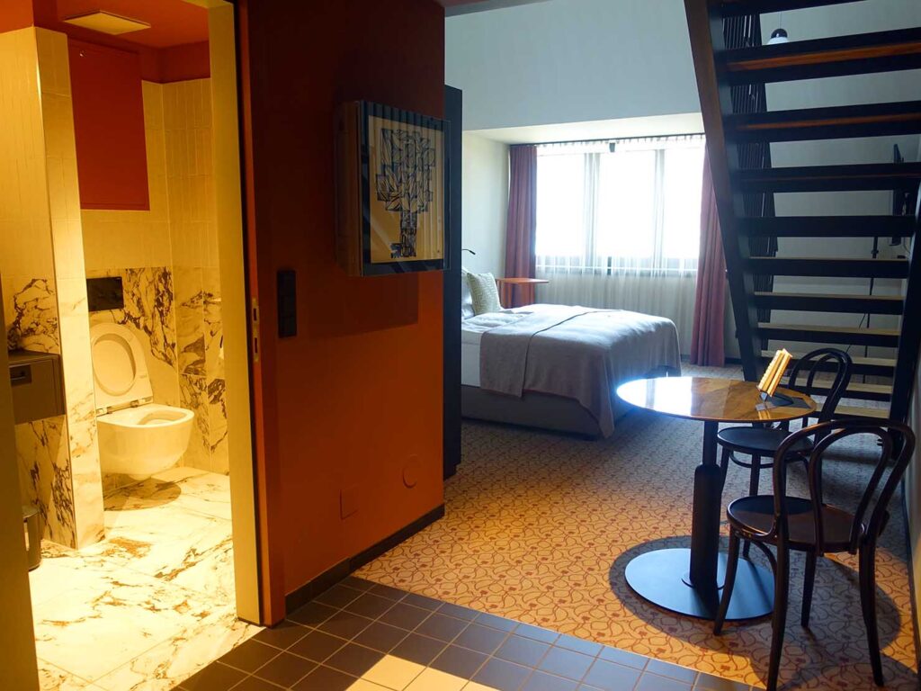 オーストリア・ウィーンのおすすめアパートメントホテル「WELTWIEN Apartments」スタンダードアパートメントを玄関側から