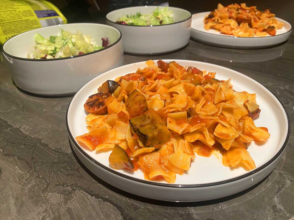 ウィーンのホテルで自炊したパスタ
