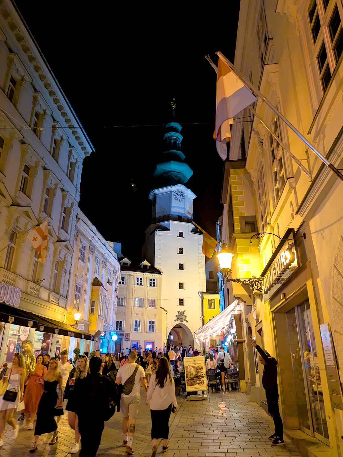 スロバキア・ブラチスラバ旧市街の夜