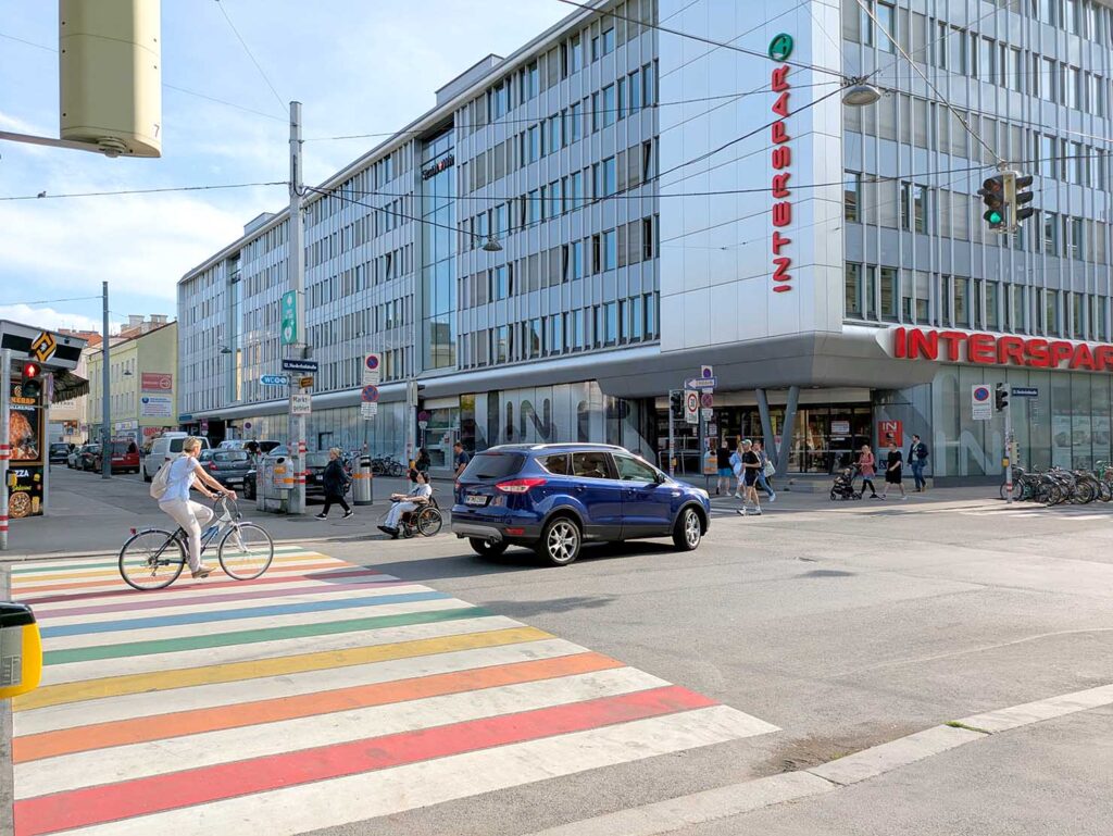 ウィーンのレインボー横断歩道